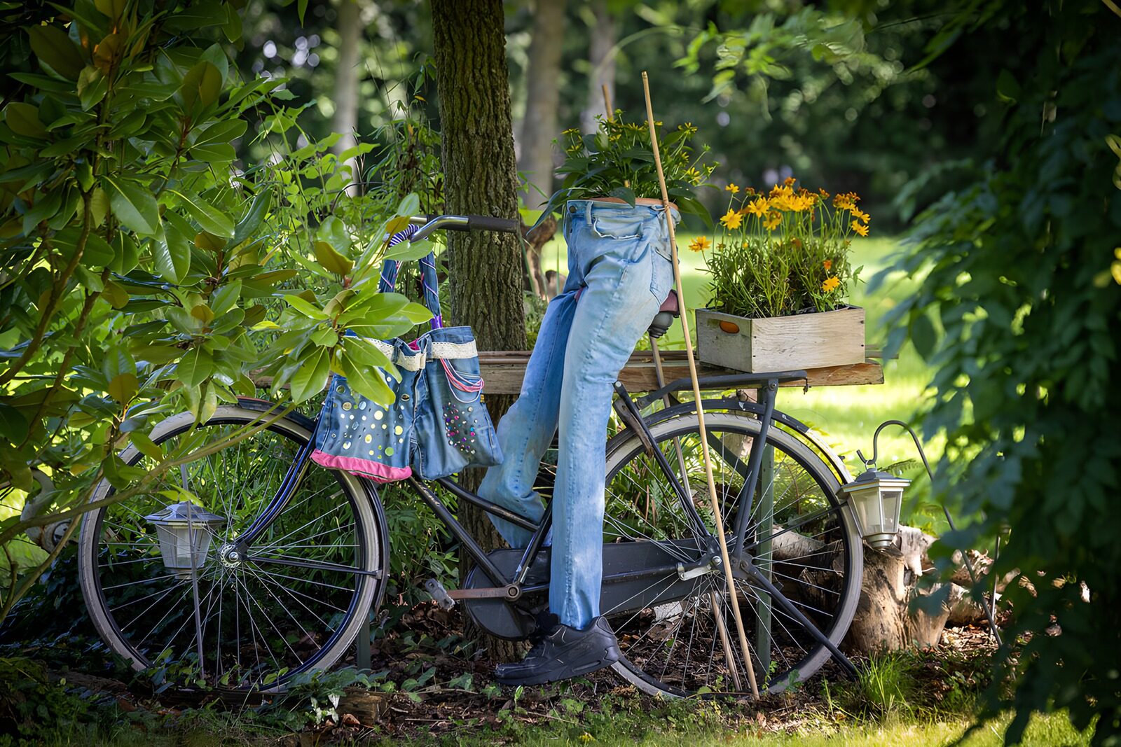 OCCOM4912499: Whimsical Bicycle Planter Display