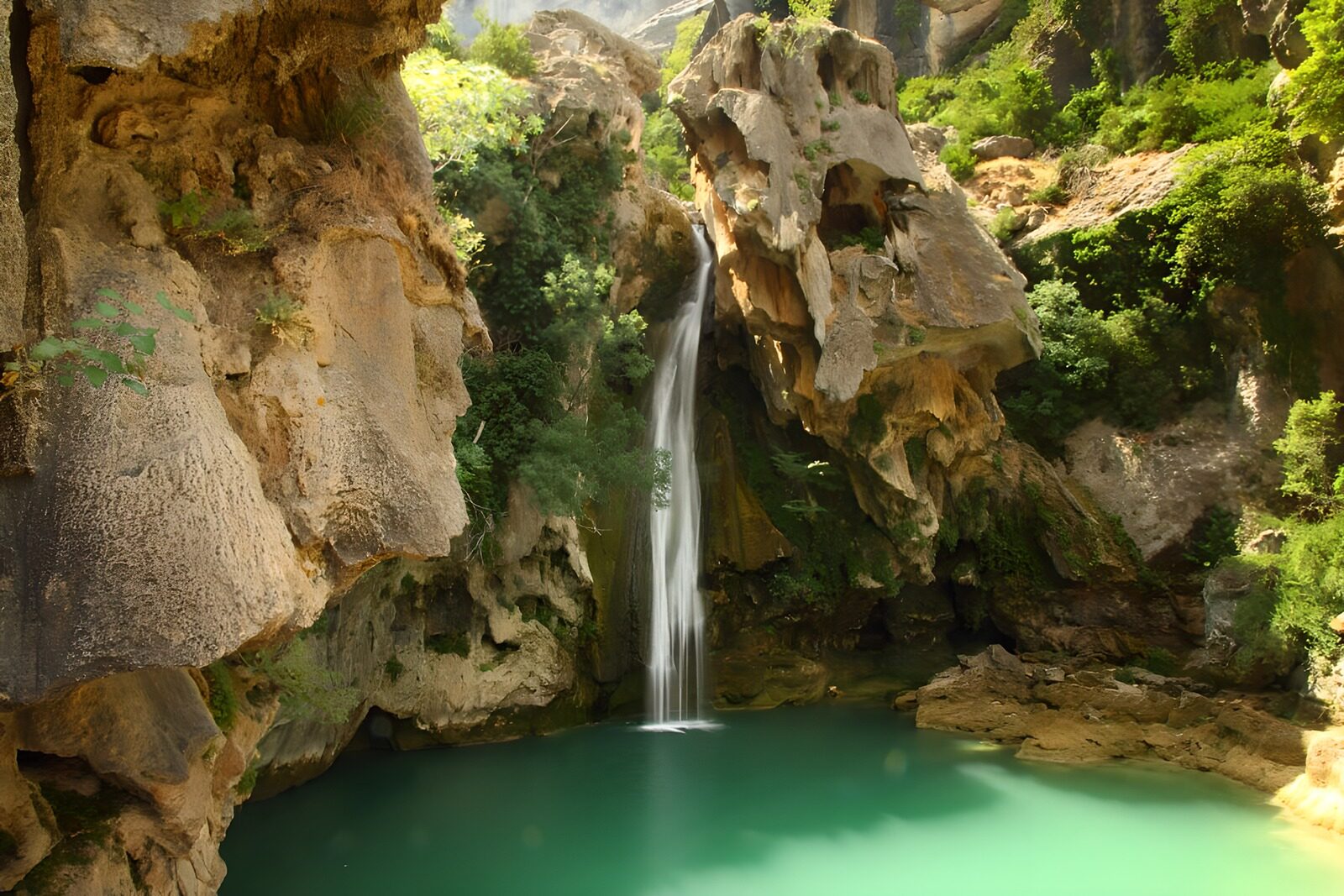 OCCOM4760134: Serene Waterfall Oasis