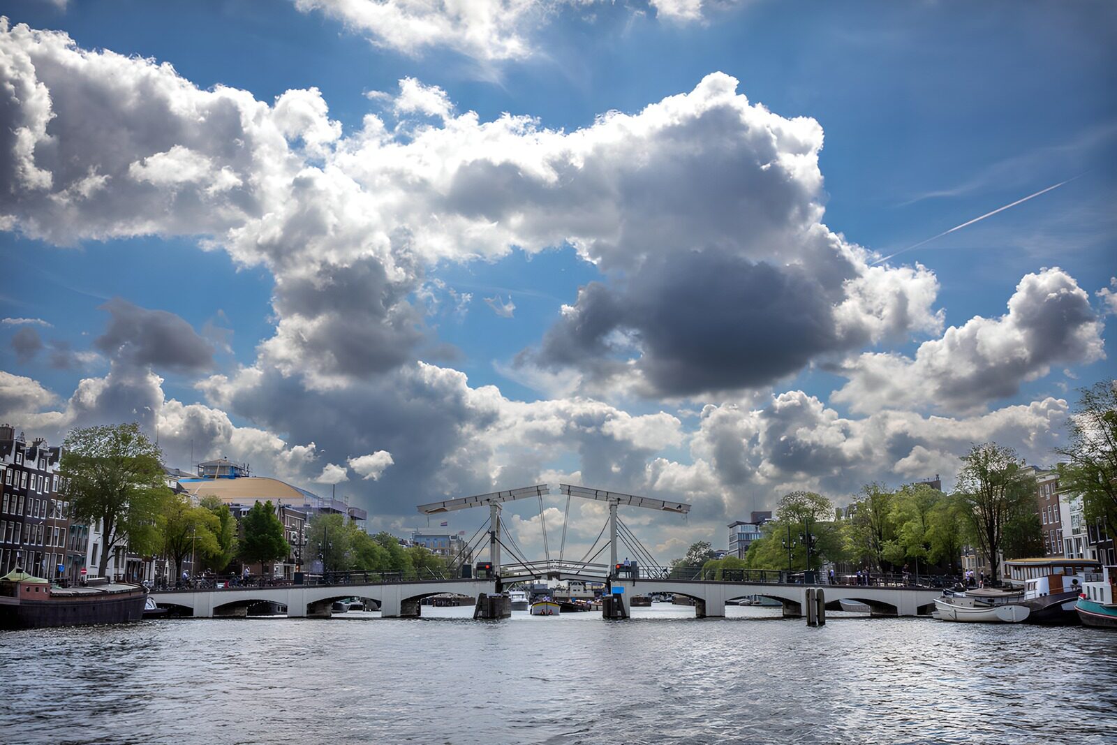 OCCOM8000412: Scenic View of Amsterdams Bridges