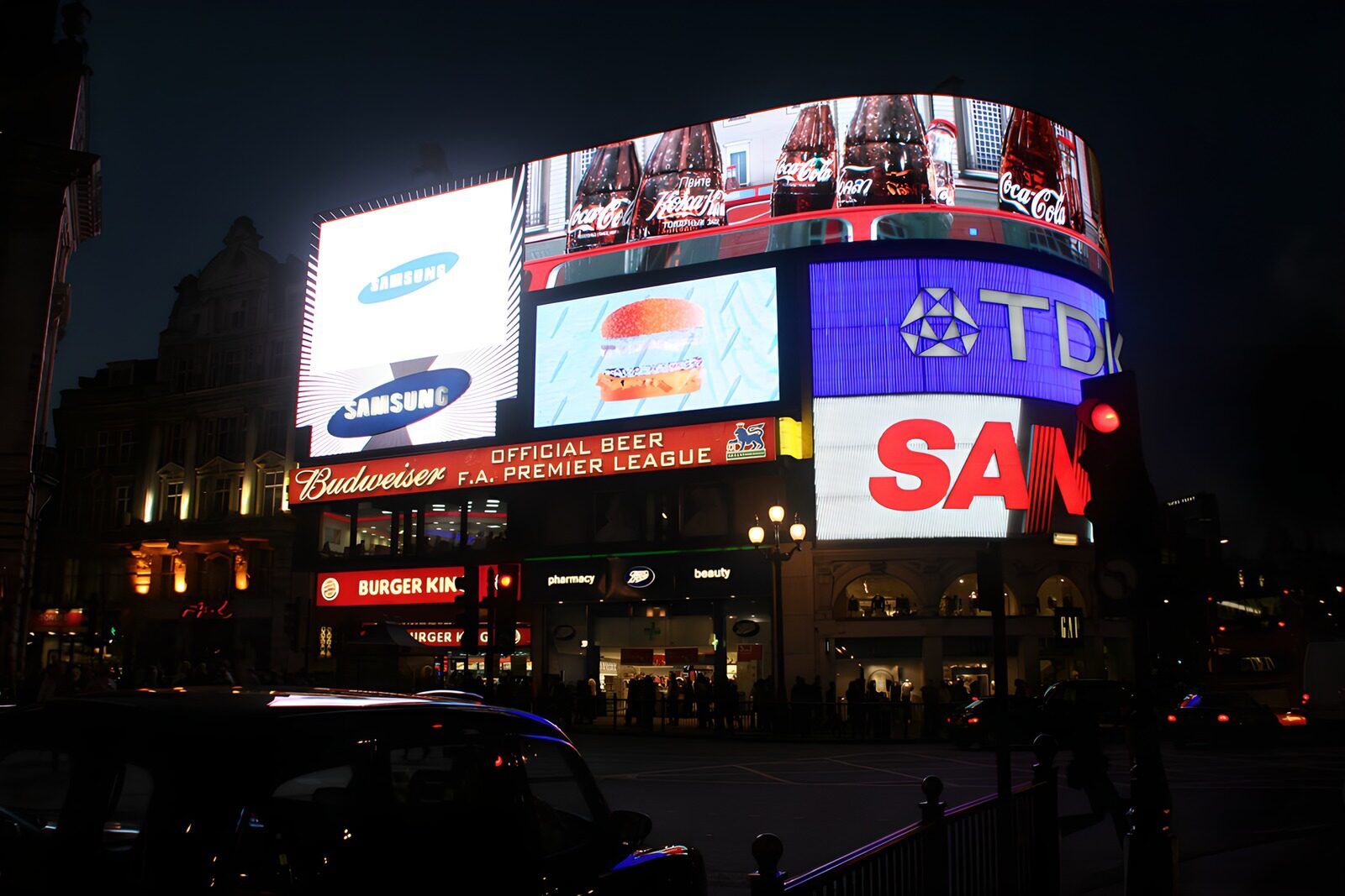 OCCOM3681336: Vibrant Night at Piccadilly Circus
