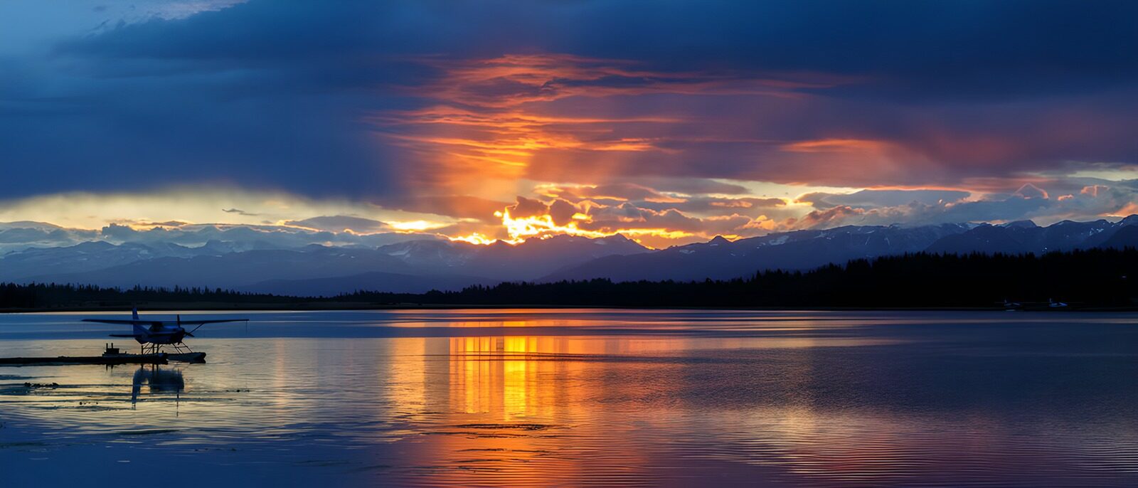 OCCOM9246878: Serene Sunset Over Tranquil Waters