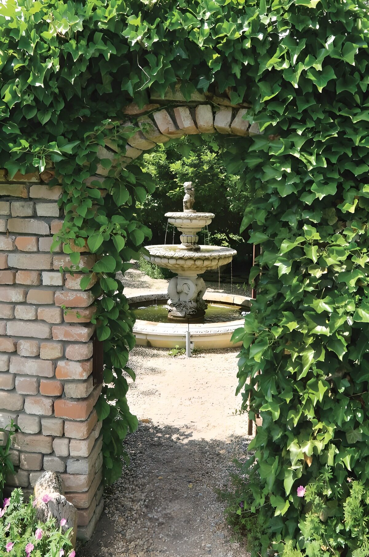 OCCOM7486410: Tranquil Garden Fountain View