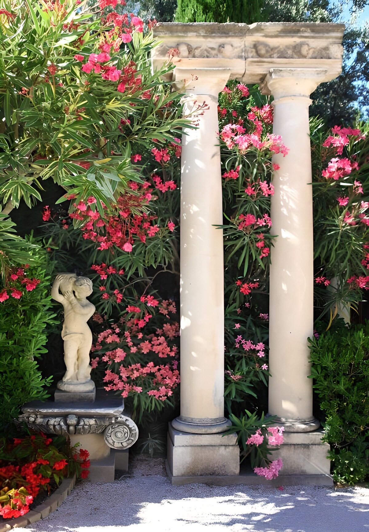 OCCOM8222729: Tranquil Garden with Classical Elements