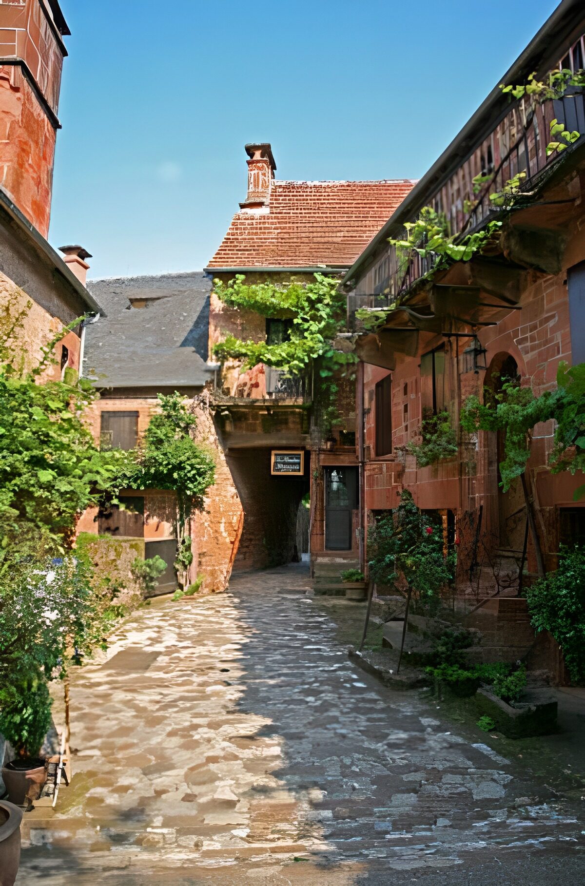 OCCOM9172564: Charming Cobblestone Alleyway in Red Village
