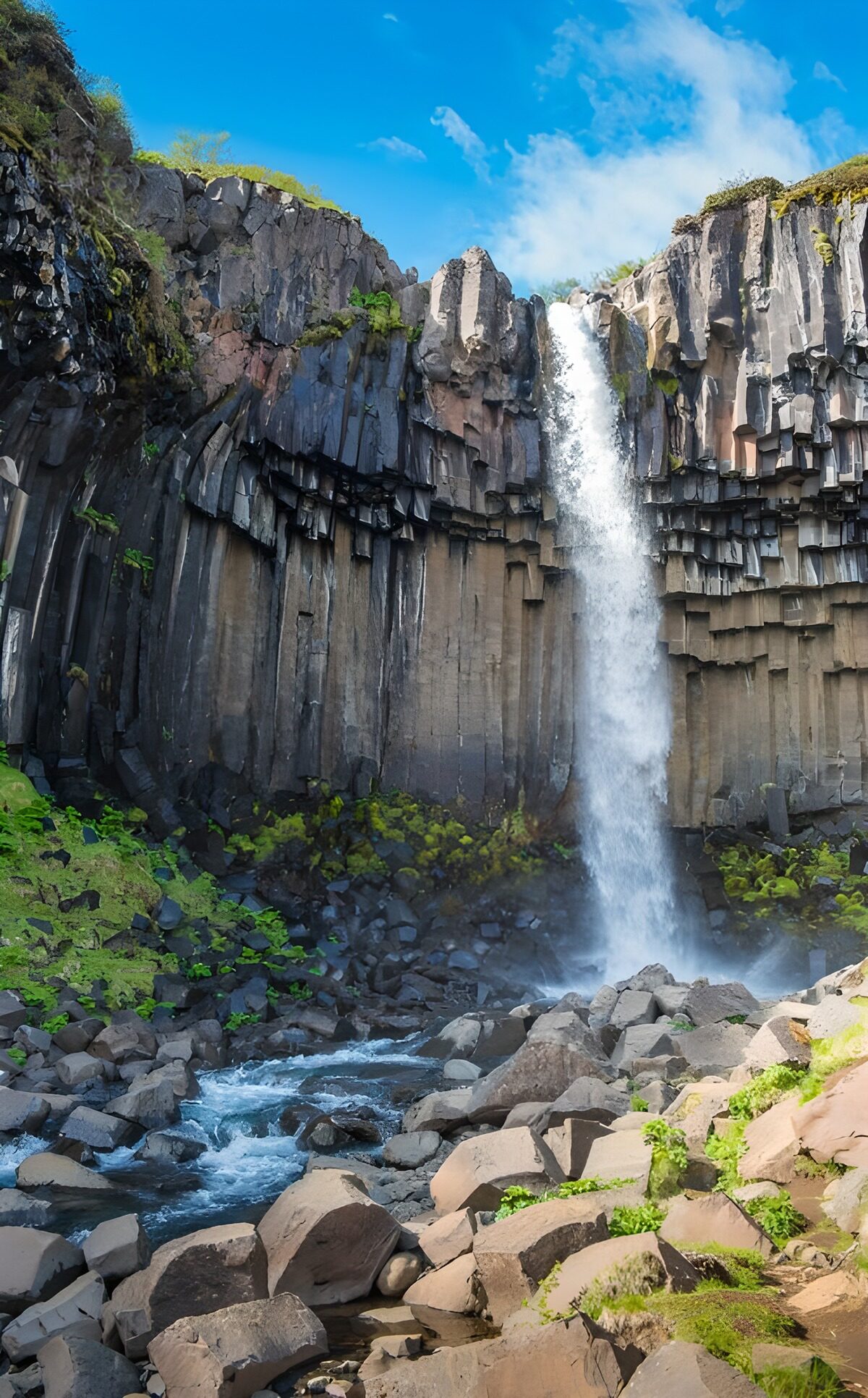 OCCOM6189151: Majestic Waterfall Amidst Basalt Cliffs