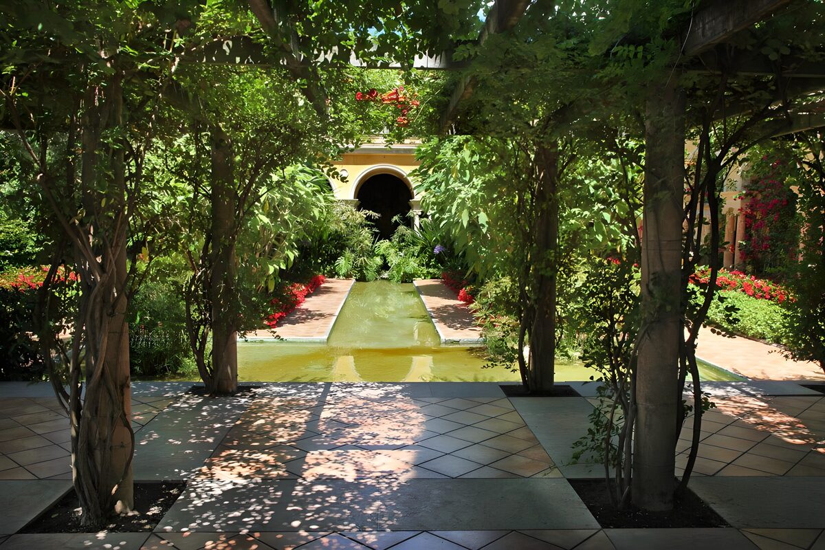 OCCOM9112821: Tranquil Garden Escape