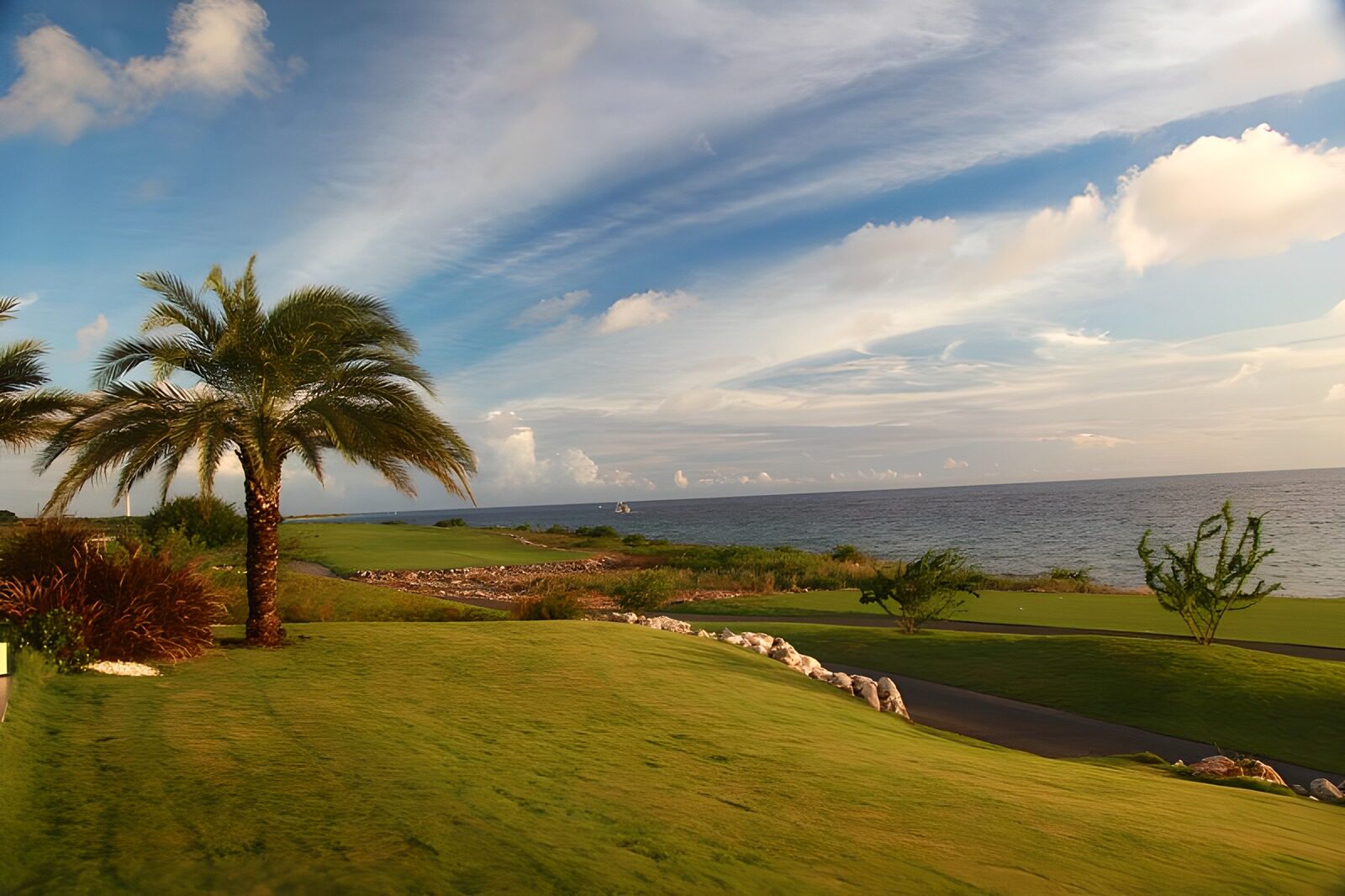 OCCOM2746094: Serene Coastal Golf Retreat