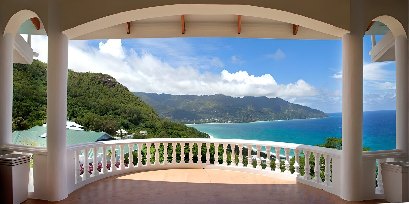 OCCOM1177835: Scenic Coastal View from Balcony