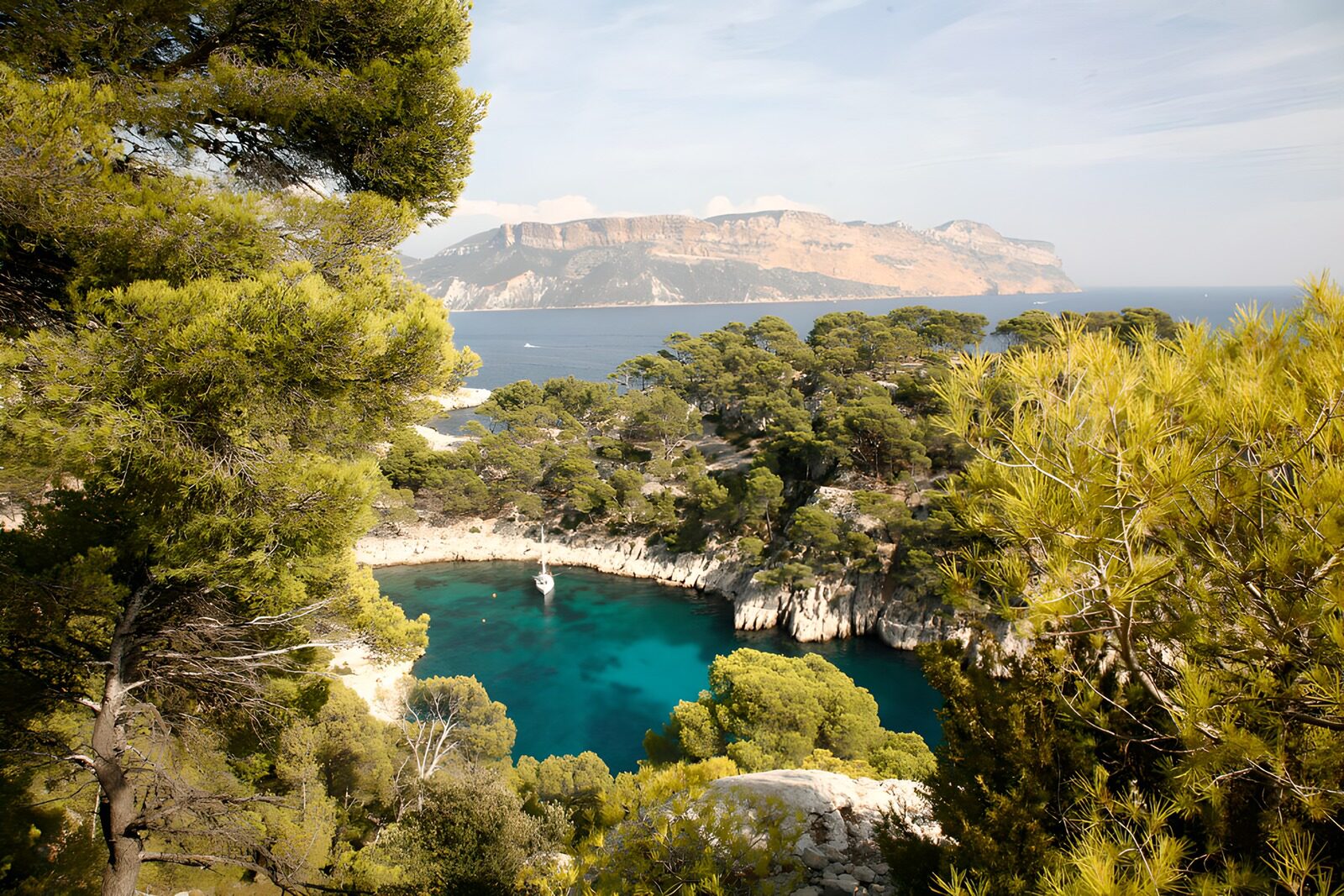 OCCOM9601634: Serene Coastal View with Turquoise Waters