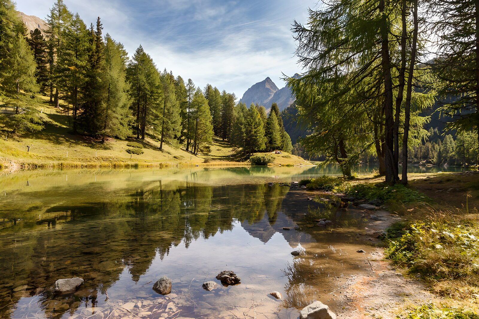 OCCOM5220802: Serene Alpine Lake Reflection