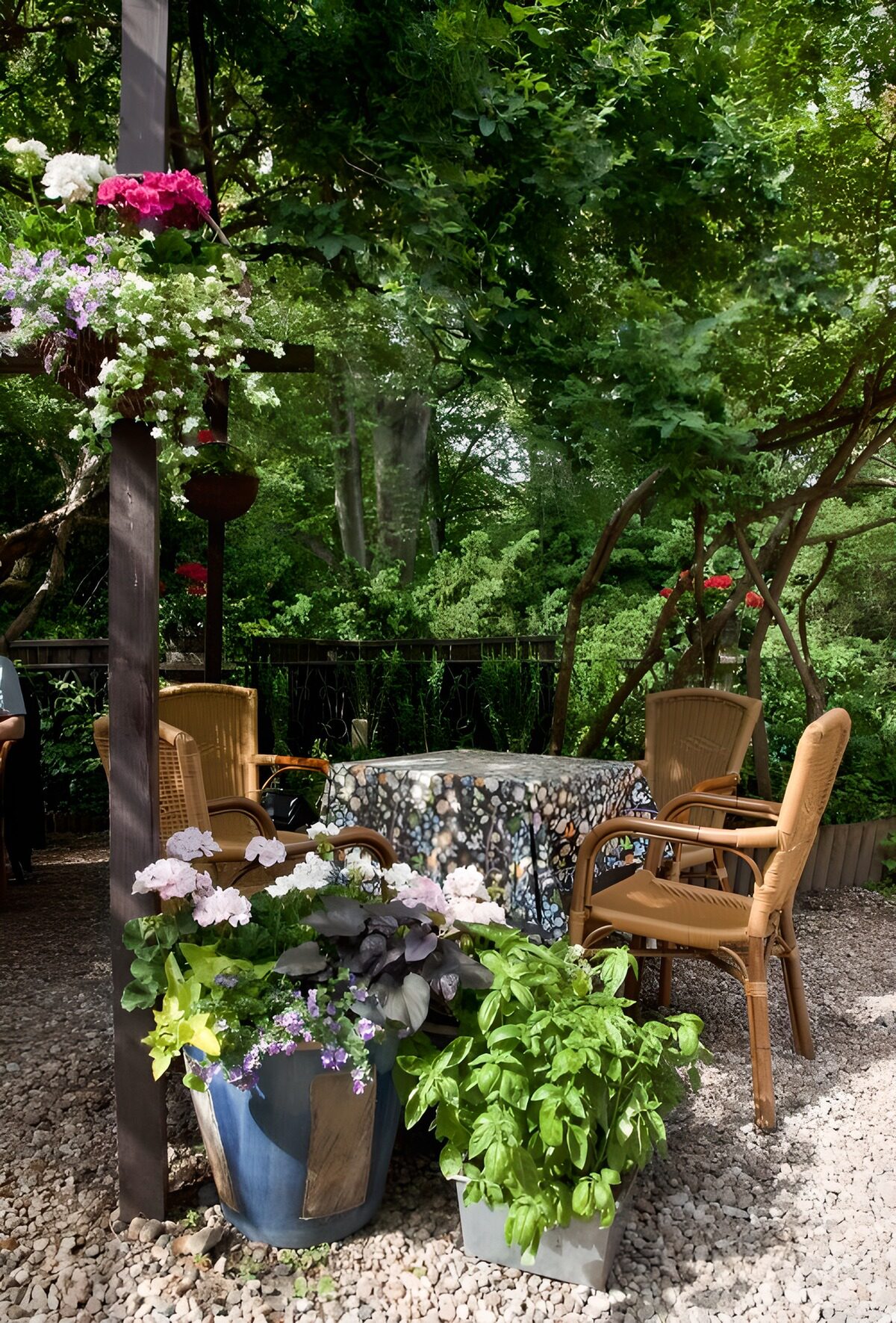 Charming Garden Retreat