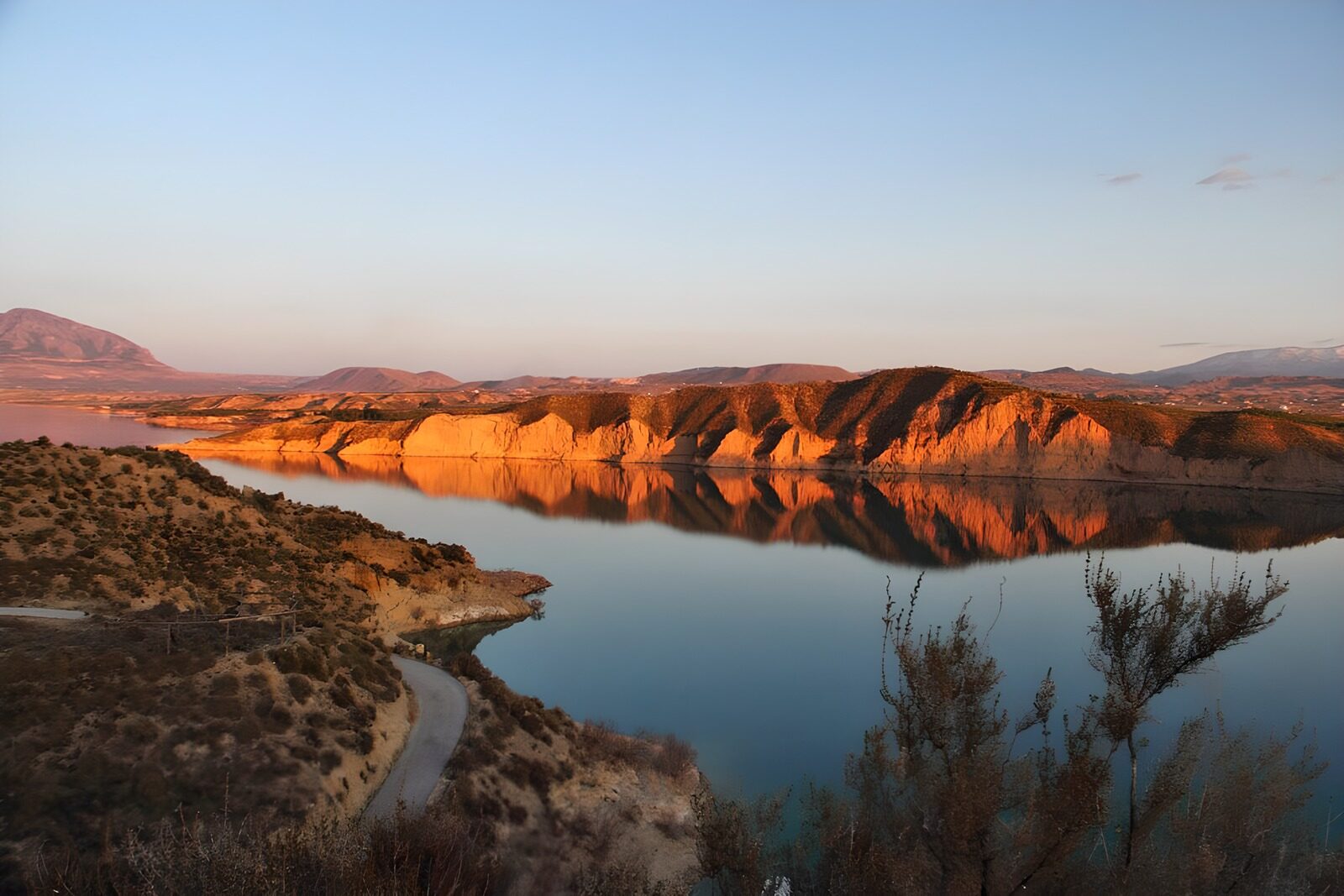 OCCOM8321161: Tranquil Sunset Over Still Waters