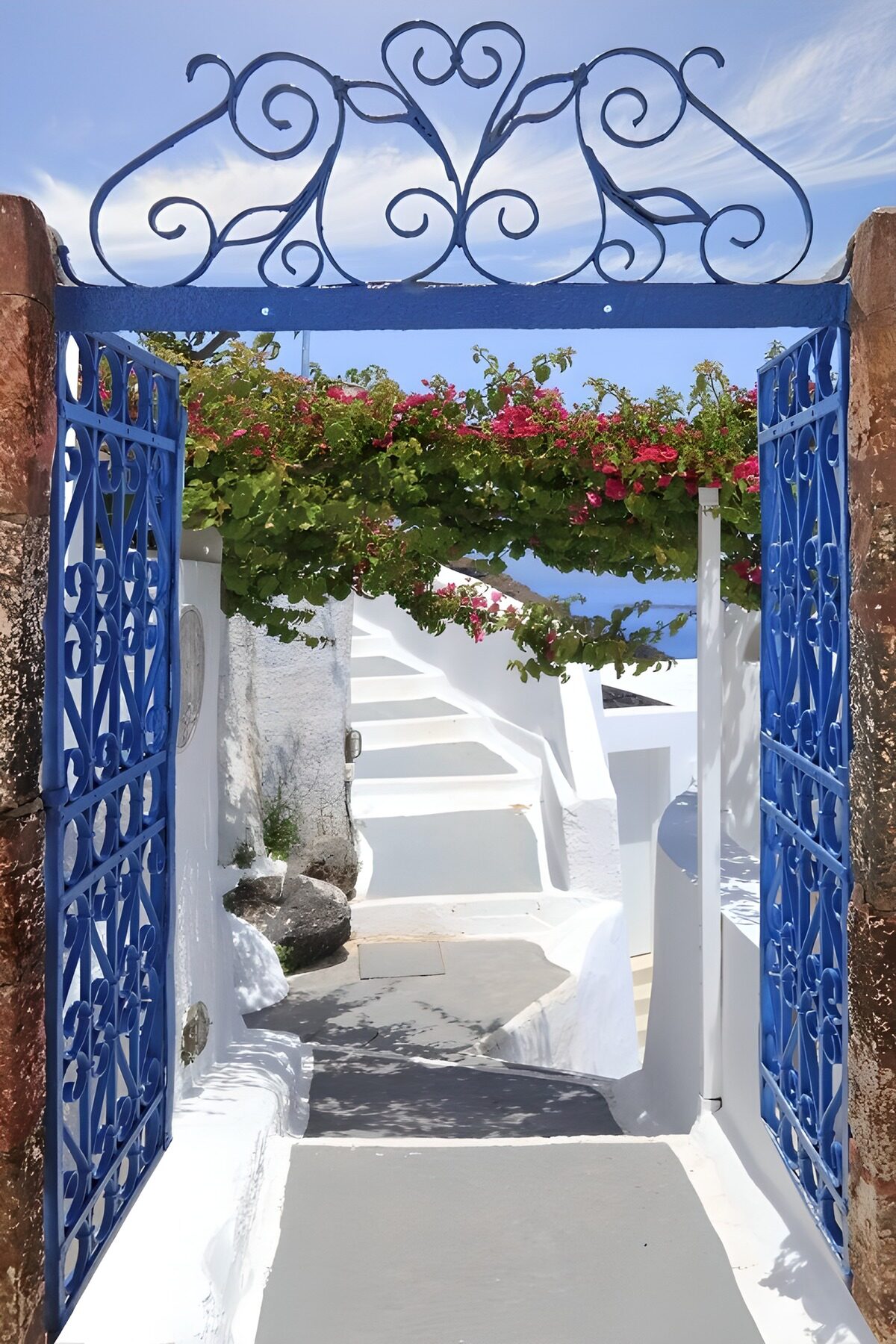 OCCOM1562816: Charming Blue Gate to Paradise
