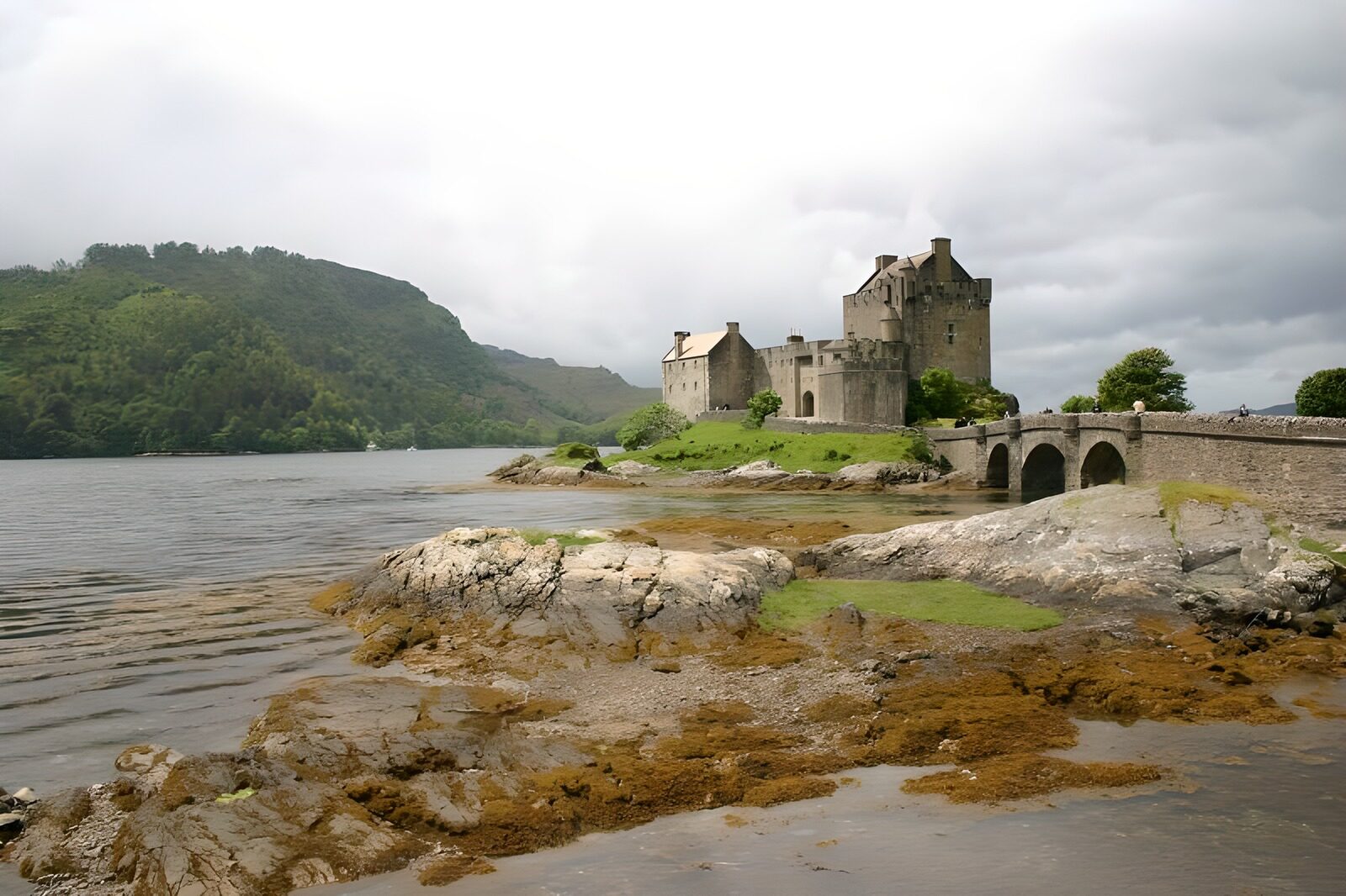 OCCOM6519360: Enchanting Scottish Castle by the Water