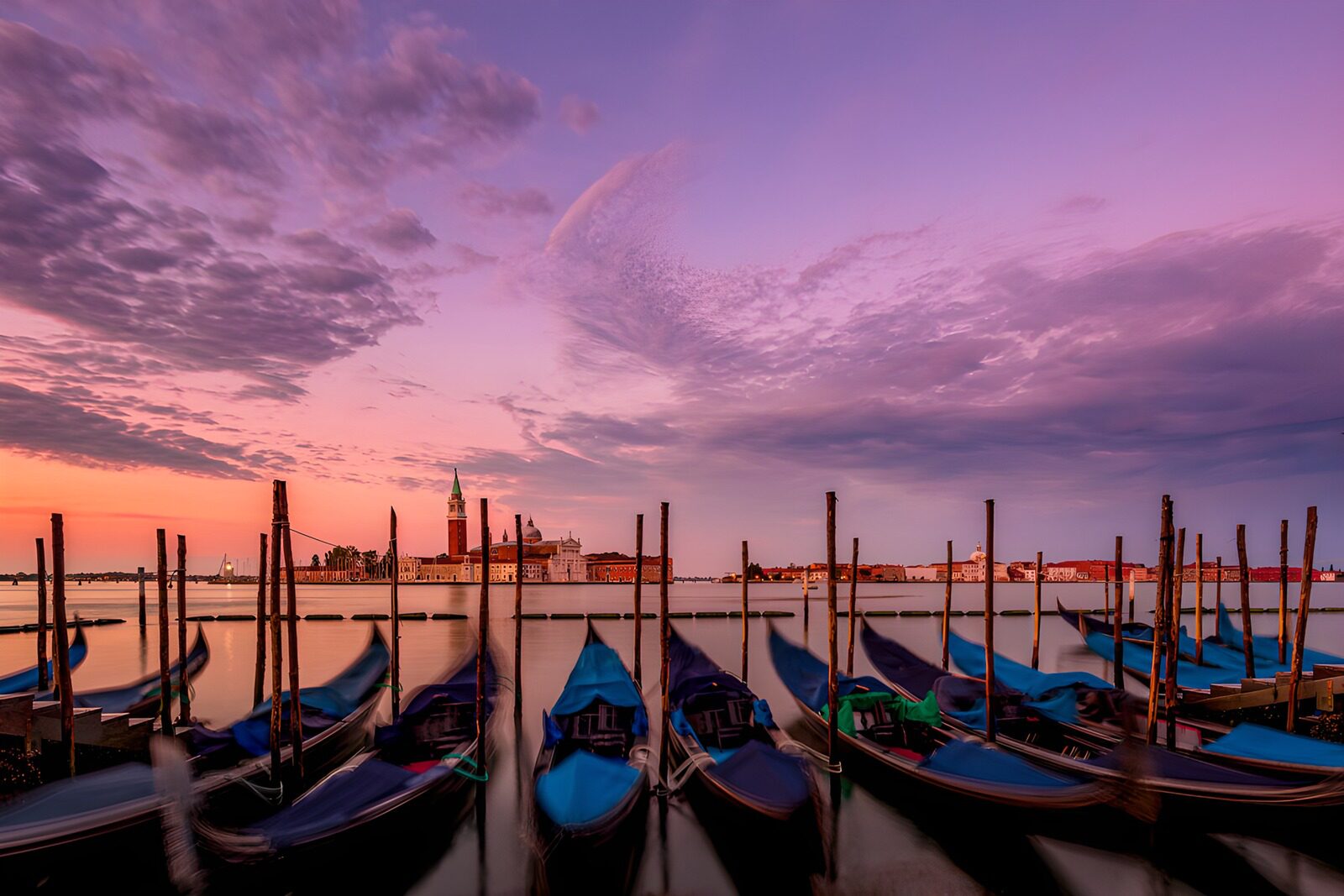 OCCOM6119320: Venetian Sunset with Gondolas