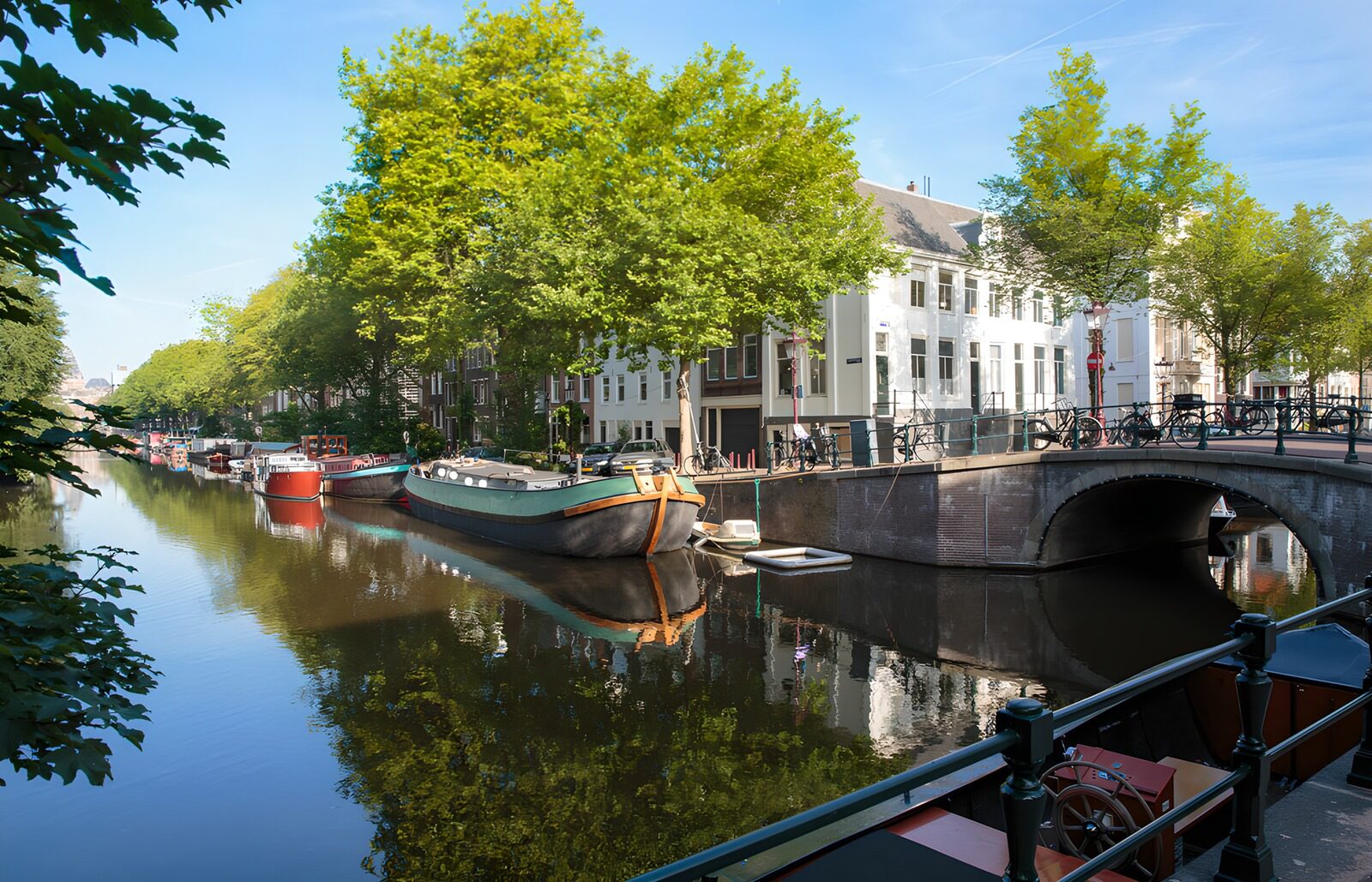 OCCOM2435466: Tranquil Amsterdam Canal View