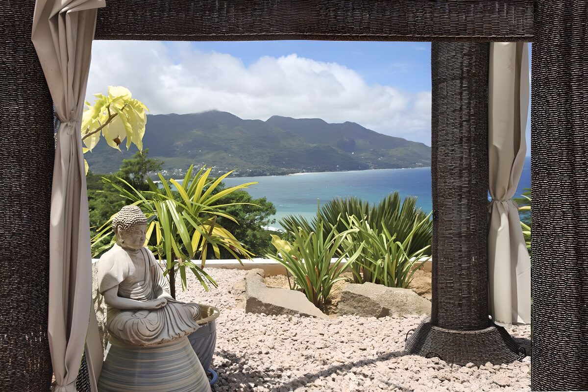 OCCOM4729672: Serene View of Coastal Paradise