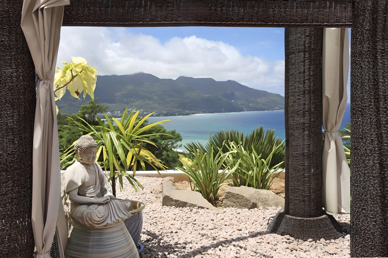 OCCOM4729672: Serene View of Coastal Paradise