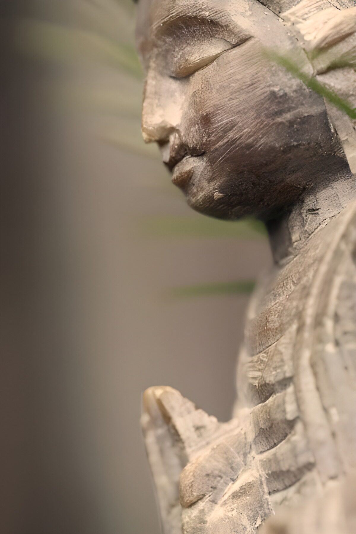 OCCOM2902843: Serene Wooden Sculpture