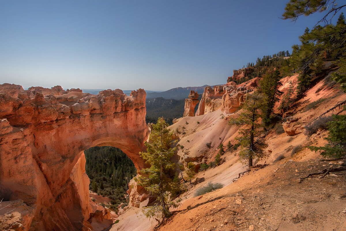 Natural Arch in Bryce Canyon