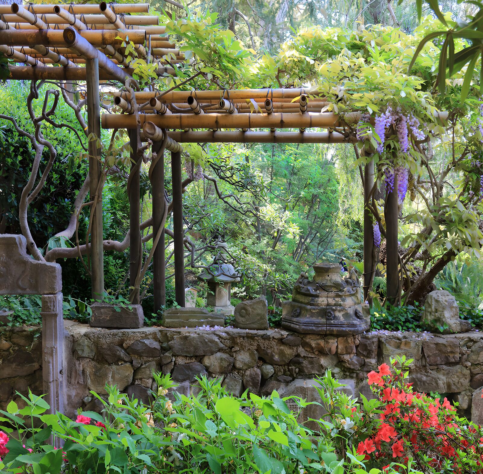 OCCOM1184032: Tranquil Garden Retreat