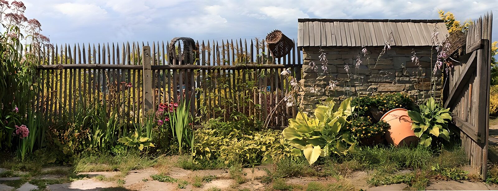 OCCOM7086073: Rustic Garden Oasis