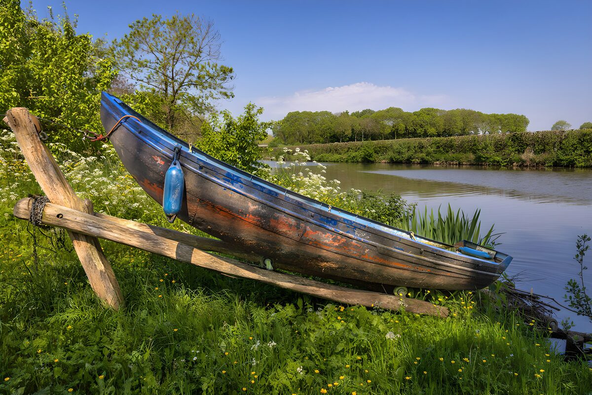 OCCOM4170444: Tranquil Riverboat by the Green Shore