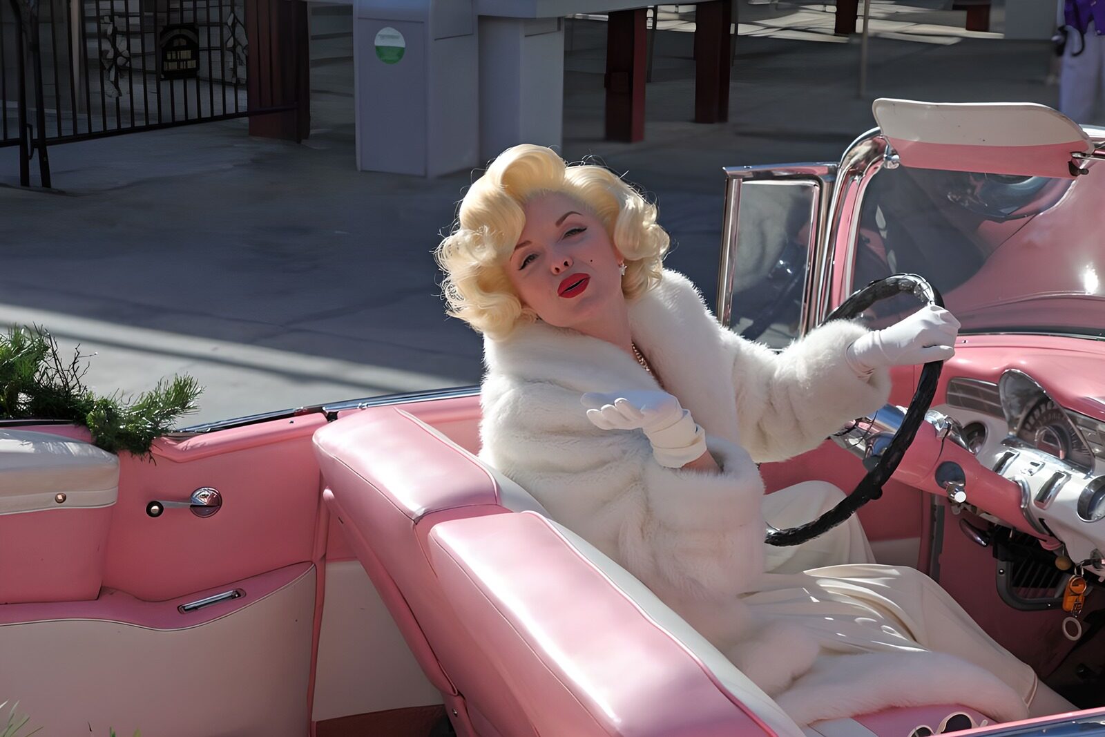 OCCOM1634526: Glamorous Vintage Style in a Pink Convertible