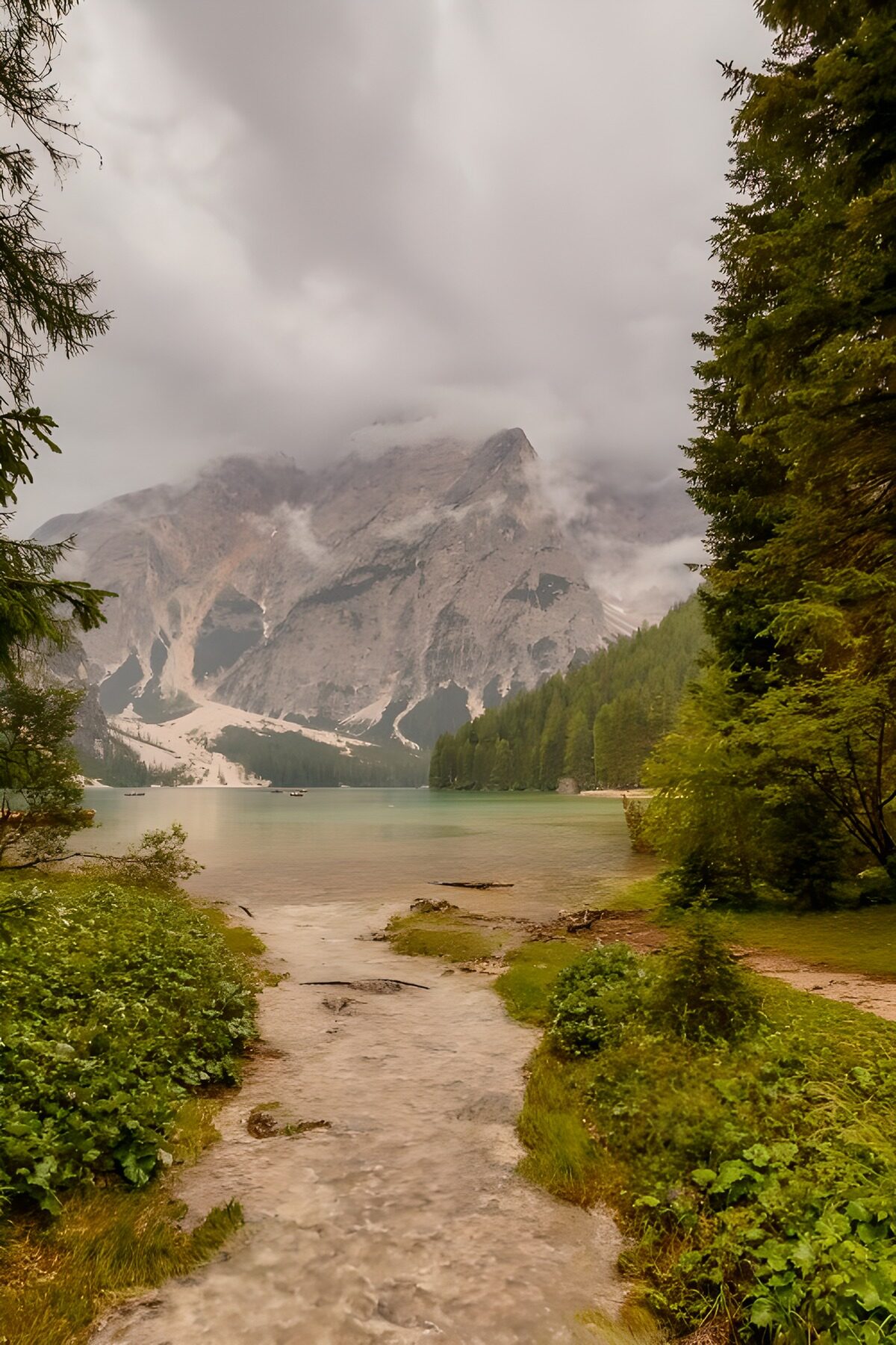 OCCOM5013953: Serene Mountain Lake Retreat