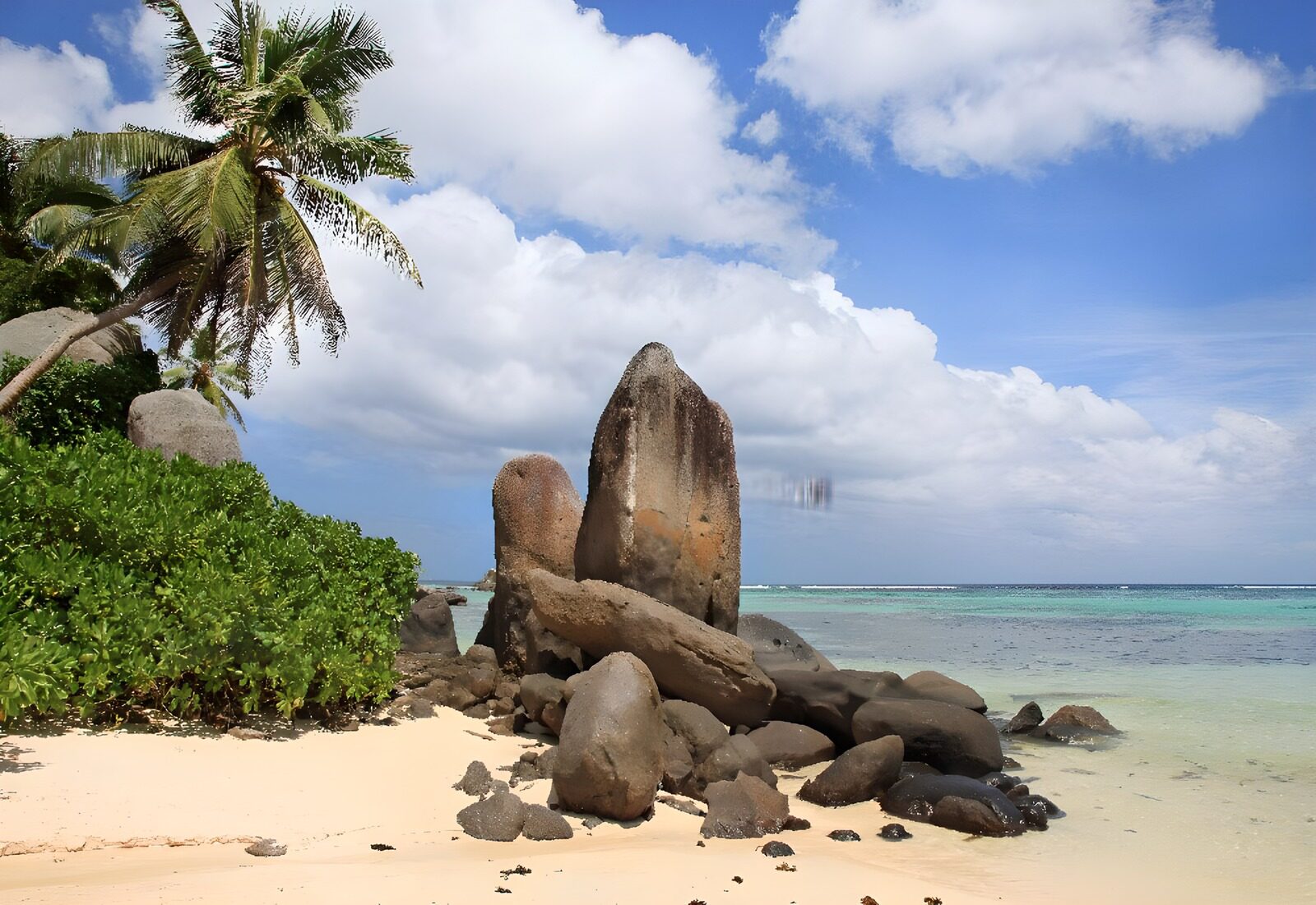OCCOM9834847: Tranquil Beach with Granite Boulders