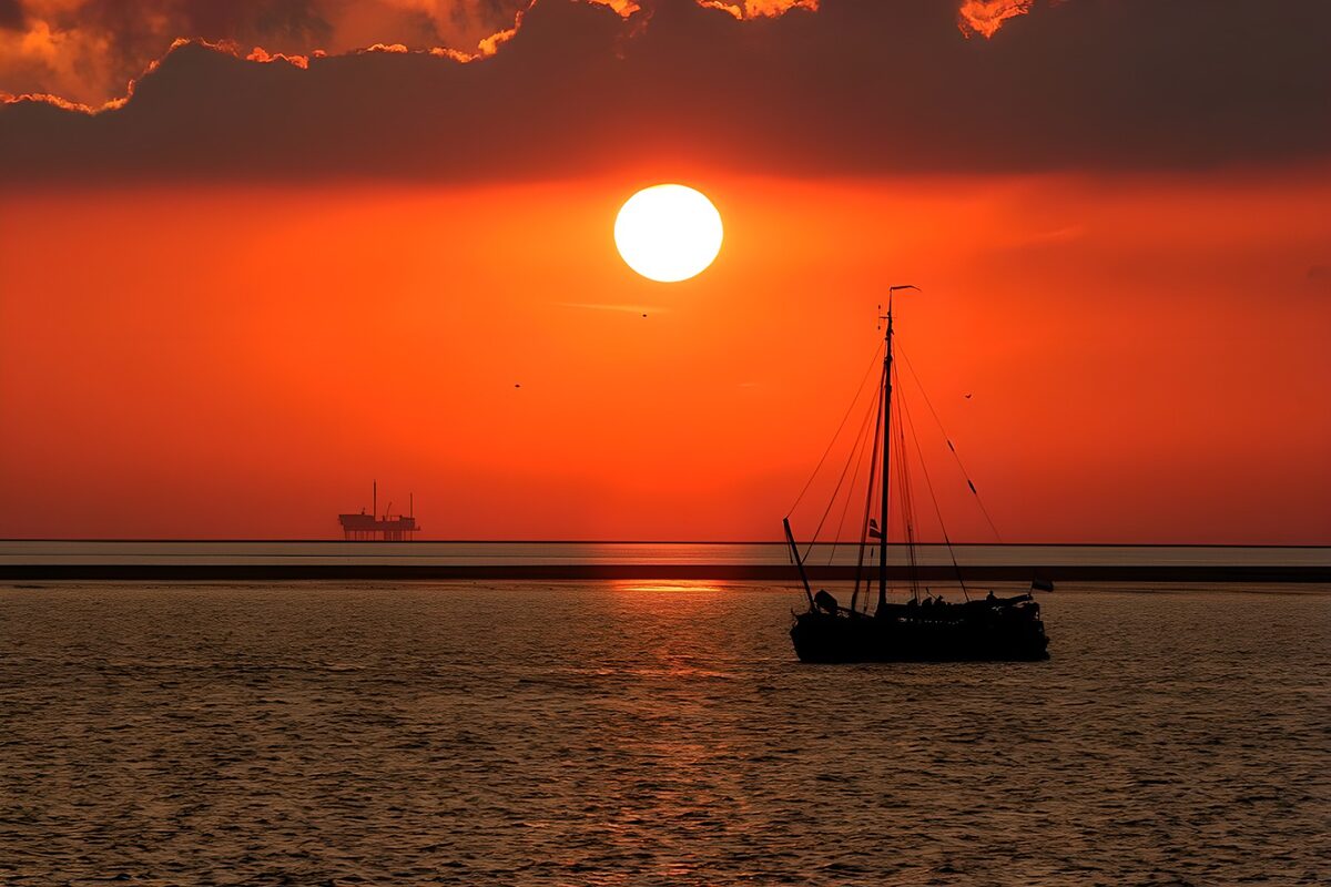 Serene Sunset Over the Ocean
