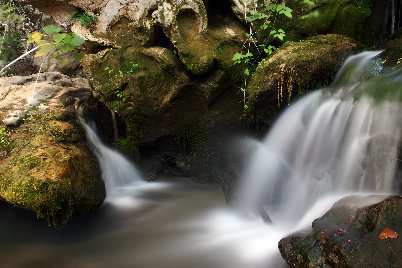 OCCOM9037834: Serene Waterfall Cascade