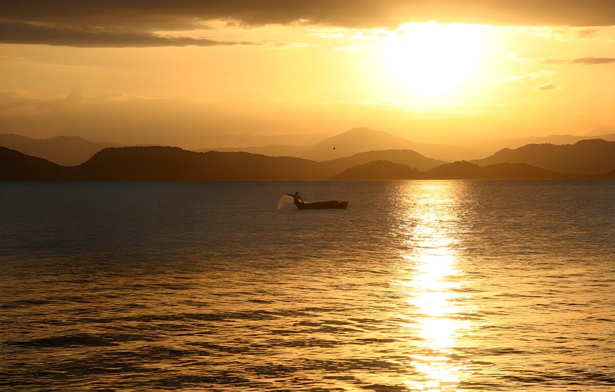 Serene Sunset Over Tranquil Waters