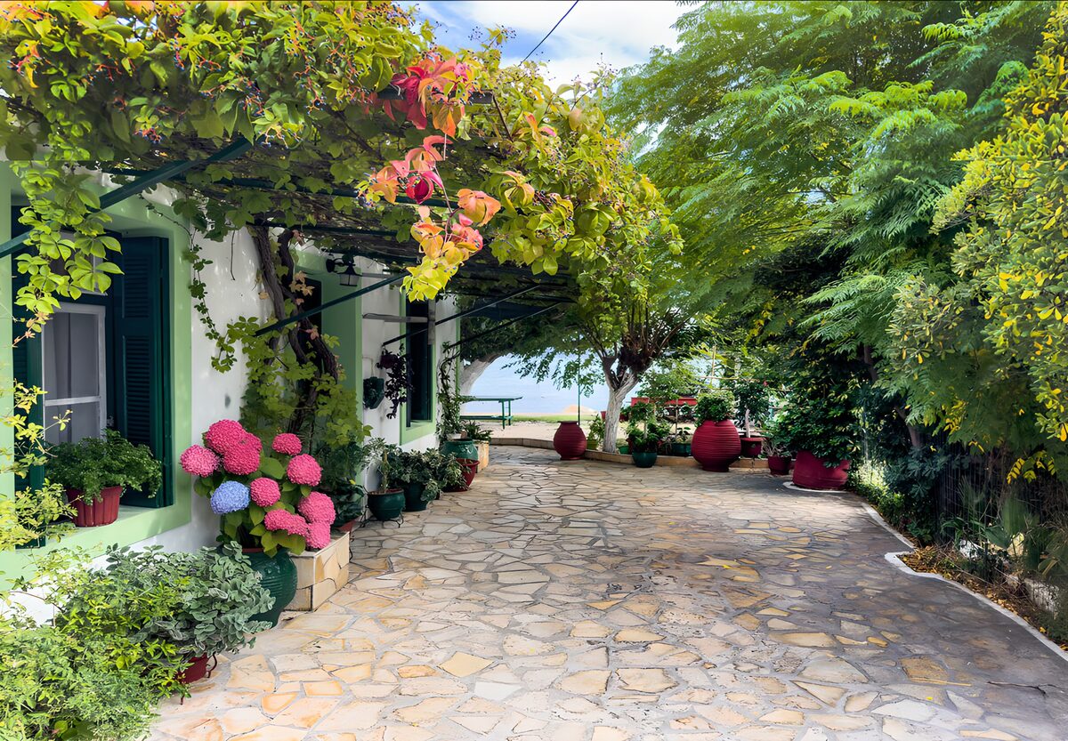 Seaside Cottage Courtyard